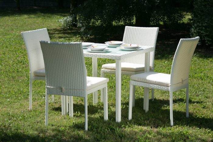 Tavolo con piano in vetro - immagine 3