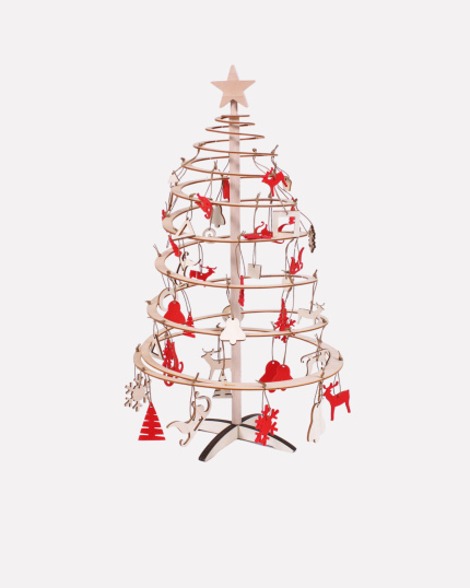 Albero di Natale in legno con decorazioni