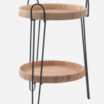 Tavolino in metallo nero e rattan