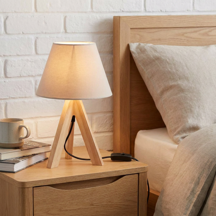 Lampada in legno treppiede - immagine 2