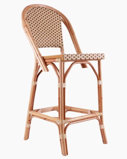 Sgabello alto in rattan