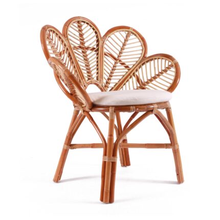 Poltrona "Daun" in rattan con seduta a petalo