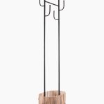 appendiabiti moderno in metallo nero e vimini