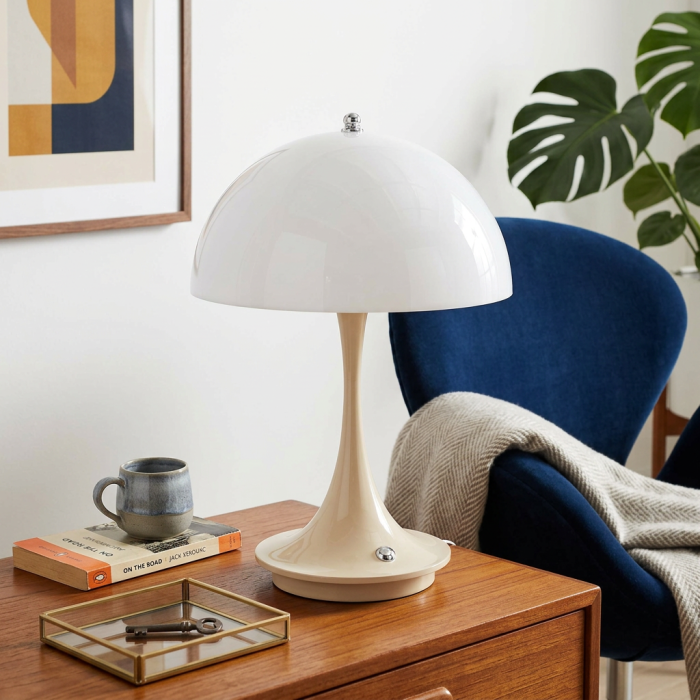 Lampada a led touch "Como" base tortora e paralume bianco con 3 colorazioni luce - immagine 5