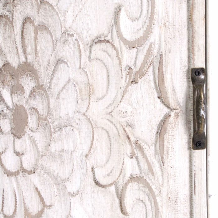 Comodino in abete intagliato - immagine 4