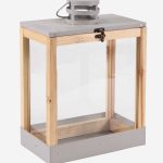 Lanterna moderna in metallo grigio e abete