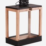 Lanterna moderna in metallo nero e abete