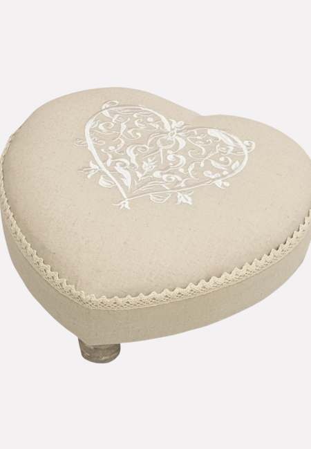 Poggiapiedi a cuore in tessuto beige